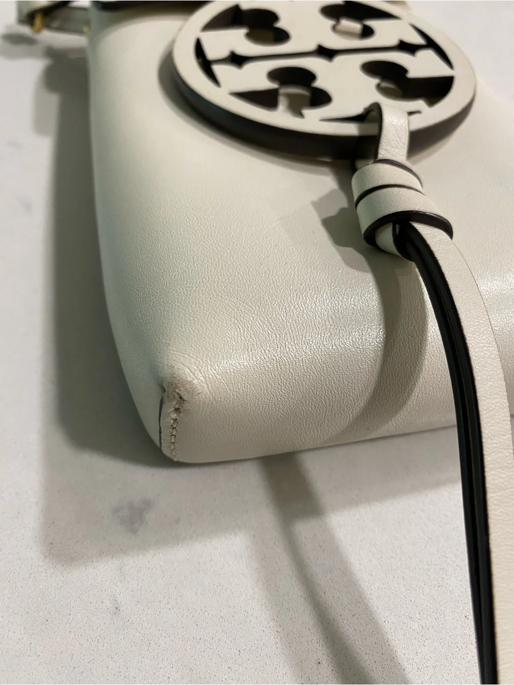 Tory Burch Cream Leather Miller phone Crossbody - Picture 6 of 15